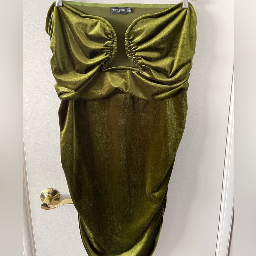 Pretty Little thing Plus Green Fitted, Strapless Dress